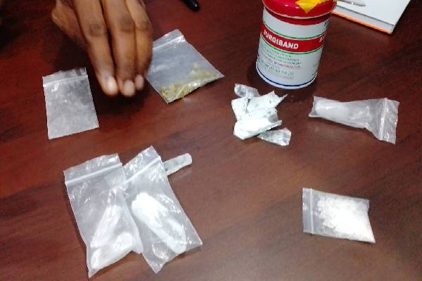 தமிழர்பகுதியில் மாமாவும் மருமகனும் சேர்ந்து செய்த மோசடி அம்பலம் ; பொலிஸாரின் அதிரடி நடவடிக்கை | Fraudulent Conspiracy By Uncle And Daughter In Law தமிழர்பகுதியில் மாமாவும் மருமகனும் சேர்ந்து செய்த மோசடி அம்பலம் ; பொலிஸாரின் அதிரடி நடவடிக்கை | Fraudulent Conspiracy By Uncle And Daughter In Law