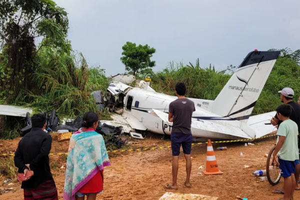 பிரேசில் விமான விபத்தில் குழந்தை உள்பட 12 பேர் பலி | 12 People Including Child Died Plane In Brazil