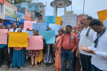ஹட்டனில் தோட்டப்பகுதி மக்களின் பிரச்சினைகளுக்கு தீர்வுக் கோரி எழுச்சி போராட்டம்