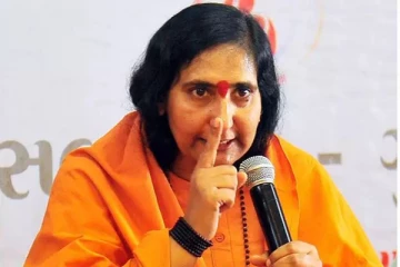 "இந்து பெண்கள் 4 குழந்தைகள் பெற்று 2 குழந்தைகளை ஆர்.எஸ்.எஸ்-ல் சேர்க்க வேண்டும்" - சர்ச்சையில் பெண் சாமியார்