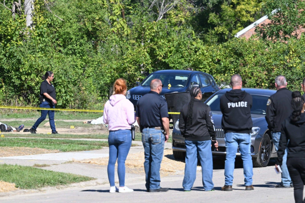 அமெரிக்காவில் இடம்பெற்ற துப்பாக்கி சூட்டில் மூவர் பலி | Three Killed In A Shooting In The Us அமெரிக்காவில் இடம்பெற்ற துப்பாக்கி சூட்டில் மூவர் பலி | Three Killed In A Shooting In The Us