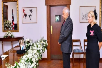 மகாராணியின் மறைவுக்கு இரங்கல் தெரிவிக்க பிரித்தானிய தூதரகத்திற்கு சென்ற ஜனாதிபதி