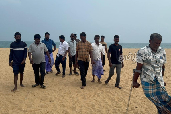 முல்லைத்தீவில் கடலில் கரையோர மாவீரர்களை நினைவு கூர்ந்து அஞ்சலி | A Tribute To The Heroes