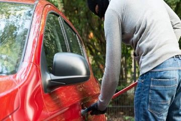 வறுமைக்கு மத்தியில் வேகமாக அதிகரித்து வரும் வாகன திருட்டுகள் சம்பவங்கள்