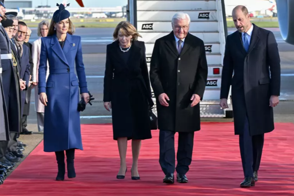 ஜேர்மன் ஜனாதிபதிக்கு அளிக்கப்பட்ட விருந்தில் ரஷ்ய ஆக்கிரமிப்பு குறித்து மன்னர் சார்லஸ் பேச்சு | Charles Talk Russia Aggression In Steinmeier Visit ஜேர்மன் ஜனாதிபதிக்கு அளிக்கப்பட்ட விருந்தில் ரஷ்ய ஆக்கிரமிப்பு குறித்து மன்னர் சார்லஸ் பேச்சு | Charles Talk Russia Aggression In Steinmeier Visit