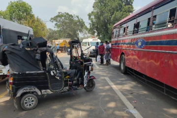 பேருந்துடன் முச்சக்கர வண்டி மோதி விபத்து (Photos)