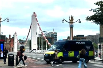 லண்டனில் மூடப்பட்ட பிரதான பாலம்., ஸ்தம்பித்த போக்குவரத்து