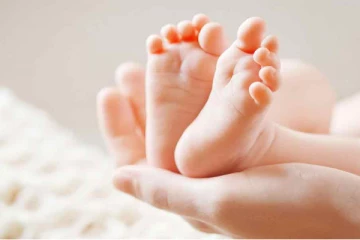 சிவனொளிபாதமலைக்கு செல்லும் போது குழந்தை பிரசவித்த பெண்