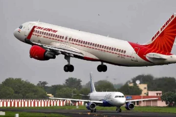 விபத்தில் இருந்து மயிரிழையில் தப்பிய ஏர் இந்தியா; விமானிகள் பணிநீக்கம்