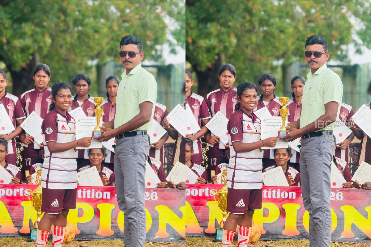 வீறுநடைபோடும் தெல்லிப்பளை மகாஜன பெண்கள் உதைபந்தாட்ட அணிகள்: வடக்கில் தொடர் வெற்றி | Mahajana Women S Football Teams Champions