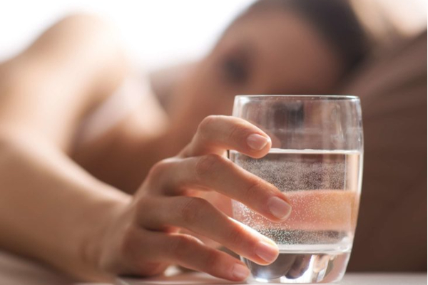 எழுந்ததும் வெறும் வயிற்றில் 2 டம்ளர் வெந்நீர் குடிச்சா என்ன நடக்கும் தெரியுமா? கட்டாயம் தெரிஞ்சிக்கோங்க | Benefits Of Drinking Hot Water On Empty Stomach