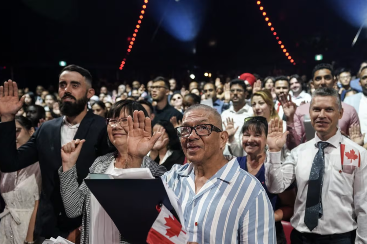 கனடாவில் தற்காலிக குடியேறிகளுக்கு அதிகரிக்கும் நெருக்கடி! | Immigration Board Asks Feds To Better Track கனடாவில் தற்காலிக குடியேறிகளுக்கு அதிகரிக்கும் நெருக்கடி! | Immigration Board Asks Feds To Better Track