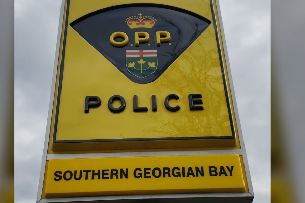 கனடாவில் பொலிஸ் அதிகாரியின் மோசமான செயல் | On Duty Police Officer Charged With Impaired