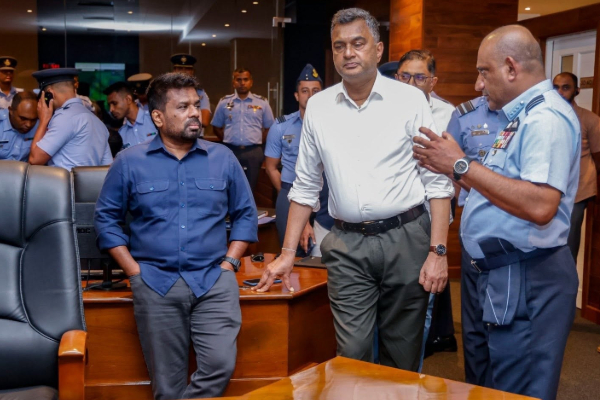 வெள்ளத்தில் சிக்கிய யாழில் இருந்து சென்ற பேருந்து - தவிக்கும் மக்கள் - புதிய அறிவிப்பு | Bus With Around 70 Passengers Stuck Bridge