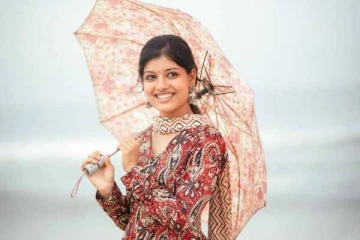 மார்க்கெட் சென்று மீன்பாடி வண்டியுடன் பிரபல நடிகை எடுத்த போட்டோ ஷுட்- அதற்காக தான் செய்தாரா?