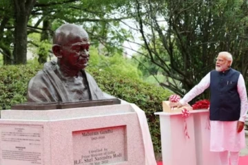 ஜப்பானின் காந்தி சிலை - திறந்து வைத்த இந்திய பிரதமர்