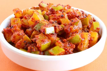 வீட்டிலேயே சுவையான மாங்காய் ஊறுகாய் செய்வது எப்படி என்று தெரியுமா?