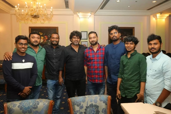கவனின் ‘லிப்ட்’ பட வெற்றியை கேக் வெட்டி கொண்டாடிய படக்குழு - புகைப்படங்கள் வைரல் | Cinema Movie