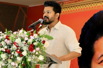 விஜய்யை தன் கட்டுப்பாட்டில் வைத்திருப்பதே இவர் தான்!! அதிர்ச்சியை கொடுத்த பத்திரிக்கையாளர்..