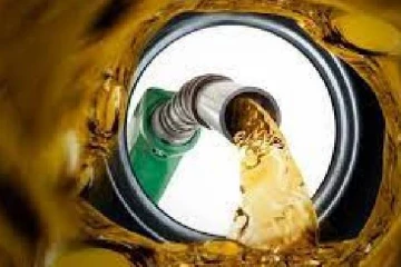 நாடுவிட்டு நாடு சென்று பெற்றோல் போடும் மக்கள்...எங்கு தெரியுமா?