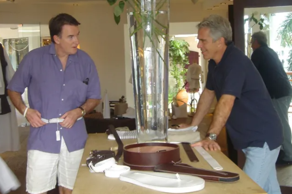 எப்ஸ்டீன் சர்ச்சை: பலிகடா சிக்கியது... பிரித்தானிய பிரதமர் தலை தப்புமா? | Uk Chief Of Staff Resigned Mandelson Epstein Link