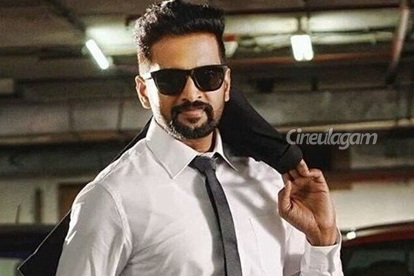 மீண்டும் காமெடியனாக நடிக்க இத்தனை கோடி சம்பளமா? சந்தானத்தின் இந்த முடிவுக்கு என்ன காரணம் | Santhanam To Act Comedian In Ajith Ak 62 Movie