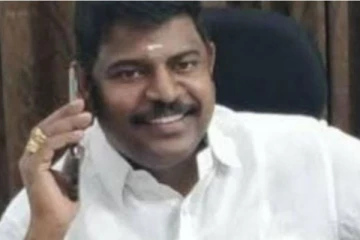 தி.மு.க. பிரமுகர் வெட்டி படுகொலை - அ.தி.மு.க. பிரமுகரை கைது செய்தது போலீஸ்