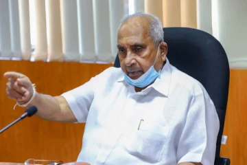 முன்னாள் அமைச்சர் காமினி லொக்குகேவின் வீட்டின் முன்னால் பதற்றம் (Photos)