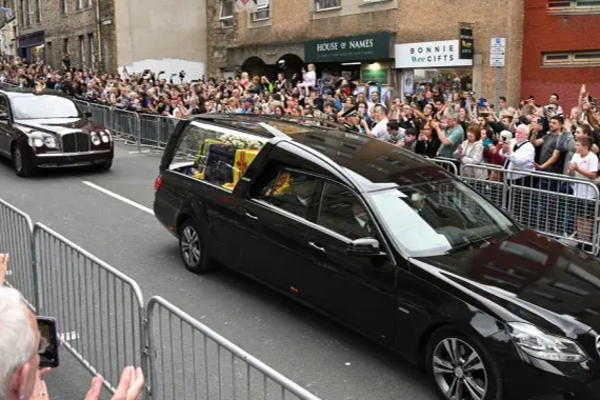 ராணி எலிசபெத்தின் இறுதி சடங்குக்காக மட்டும் இவ்வளவு செலவாம்... எவ்வளவு தெரியுமா? | Expense Of Britain Queen Funeral