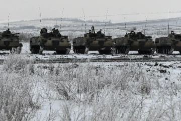 கொட்டும் பனிப்பொழிவுக்கு மத்தியில் இரவு பகலாக ரஷ்யாவுடன் கூட்டுப்போர் பயிற்சி!