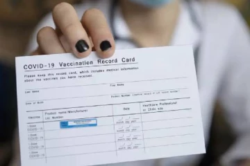 போலி தடுப்பூசி அட்டைகள்... 1.5 மில்லியன் டொலர் சம்பாதித்த செவிலியர்