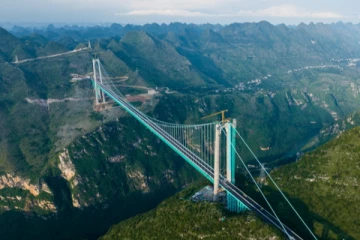 உல​கின் மிக உயர​மான பாலத்தால் 2 மணி நேரப் பயணம் 2 நிமிடத்தில் !