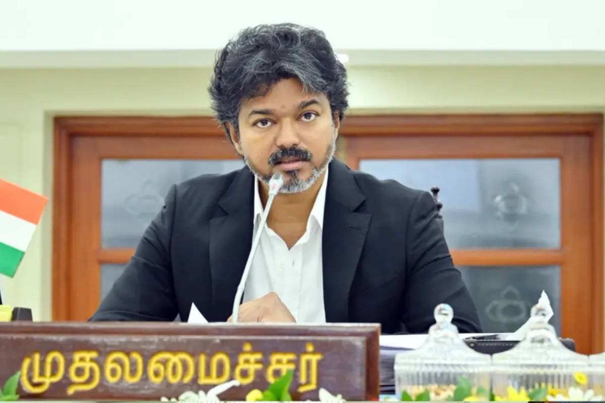 தவெக ஆட்சியை கவிழ்க்க சதி; எம்.எல்.ஏ.க்கு ரூ.35கோடி பேரம் - பின்னணியில் செந்தில் பாலாஜி? | 35 Cr Offered To Tvk Mla Links To Senthil Balaji தவெக ஆட்சியை கவிழ்க்க சதி; எம்.எல்.ஏ.க்கு ரூ.35கோடி பேரம் - பின்னணியில் செந்தில் பாலாஜி? | 35 Cr Offered To Tvk Mla Links To Senthil Balaji
