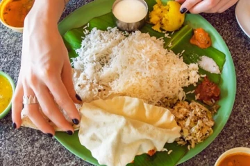 சாப்பிடும்போது தண்ணீர் குடித்தால் என்ன ஆகும் தெரியுமா? இனி முழுசா தெரிஞ்சிக்கோங்க