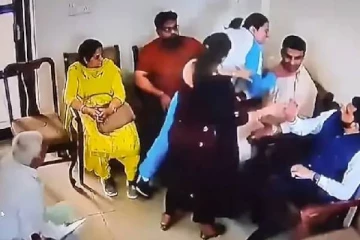 கணவரை போலீஸ் ஸ்டேஷனில் வைத்து துவம்சம் செய்த மனைவி - படுவைரலாகும் வீடியோ காட்சி!