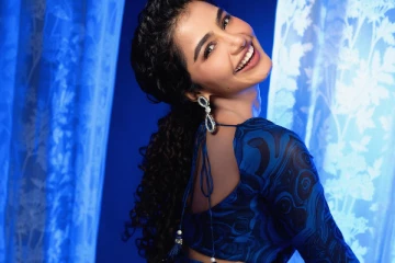 மாடர்ன் உடையில் அசத்தலான லுக்கில் அனுபமா பரமேஸ்வரன்