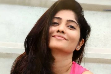 முதன்முதலாக சீரியலில் நடிக்க வந்த பிக்பாஸ் புகழ் ஜுலி- எந்த தொடர் தெரியுமா?