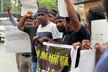 யாழில் ஊடக சுதந்திரத்தை வலியுறுத்தி கவனயீர்ப்பு போராட்டம்(Photos)