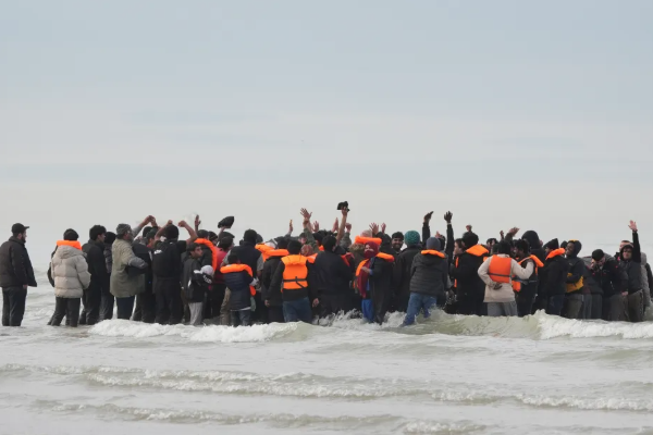 புலம்பெயர்வோரை தடுக்க 1,000 அடி நீள வேலி அமைக்க பிரான்ஸ் திட்டம் | France Built 1000 Feet Fence To Prevent Migrants புலம்பெயர்வோரை தடுக்க 1,000 அடி நீள வேலி அமைக்க பிரான்ஸ் திட்டம் | France Built 1000 Feet Fence To Prevent Migrants