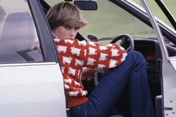 இளவரசி டயானாவின் மிக விலையுயர்ந்த ஆடை விற்பனை! அதிகவிலைக்கு விற்கப்பட்டு உலக சாதனை முறியடிப்பு