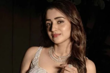 நடிகை த்ரிஷாவின் பாஸ்போர்ட் பார்த்துள்ளீர்களா.. அதில் எப்படி இருக்கிறார் பாருங்க