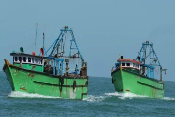 12 இந்திய கடற்தொழிலாளர்கள் கைது