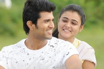 அர்ஜுன் ரெட்டி படத்தில் முதன் முதலில் நடிக்கவிருந்தது இவர் தானாம் - அட, யாருனு தெரியுமா