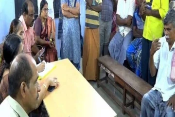 ''பட்டியலின பெண் சமைத்தால் குழந்தைகள் சாப்பிடமாட்டார்கள்''- மாணவர்களின் பெற்றோர்!