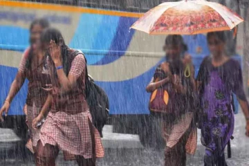 கன மழை எதிரொலி - சென்னையில் பள்ளிகளுக்கு மட்டும் விடுமுறை!