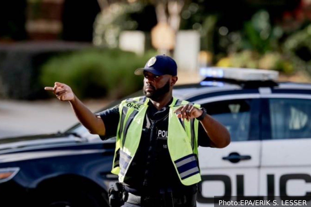 அமெரிக்காவில் யூத வழிபாட்டுத் தலம் மீது தாக்குதல் முயற்சி: குவிக்கப்பட்ட பாதுகாப்பு படையினர் | Security Threat To Michigan Synagogue In Us