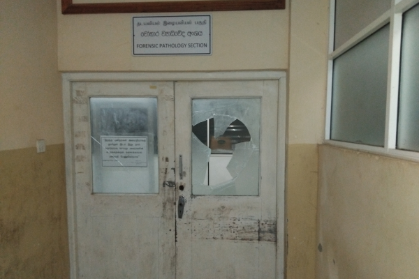 கிளிநொச்சி மாவட்ட பொது வைத்தியசாலைக்குள் புகுந்து குழப்பம் விளைவித்தவர்கள் கைது | Kilinochchi District Gh Caused Chaos Were Arrested