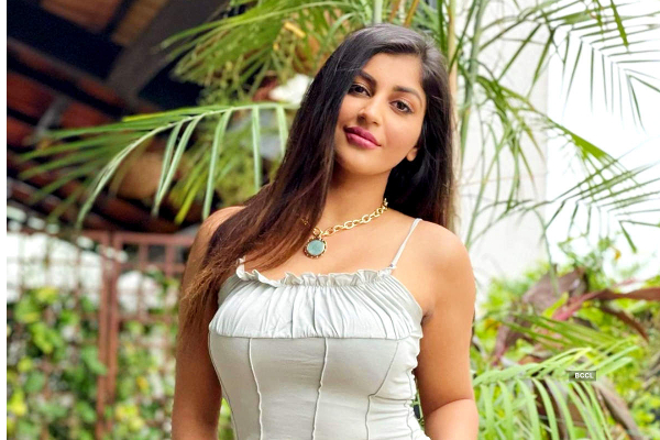‘நீங்க விர்ஜினா..’  யாஷிகாவிடம் கேட்ட ரசிகர் - அதுக்கு யாஷிகா என்ன சொன்னாருன்னு தெரியுமா? | Actress Yashika You Are Virgina Answer