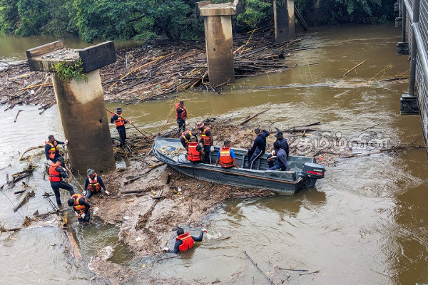நாட்டை உலுக்கும் சீரற்ற காலநிலை! தயார் நிலையில் கடற்படையினர் | Bad Weather In Sri Lanka Today