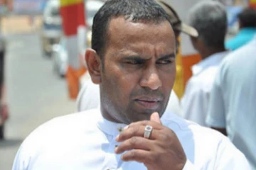 டை, கோர்ட் அணிந்து நாடாளுமன்றம் வரும் புலிகள்; சமிந்த விஜேசிறி!